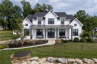8916 Valley Dr W, Breinigsville, PA 18031