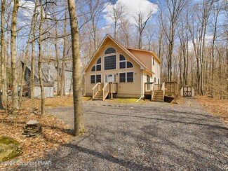 316 Stroud Ct, Pocono Lake, PA 18347