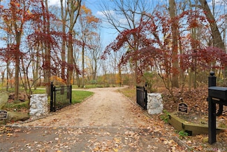 40 W View Dr, Oyster Bay, NY 11771