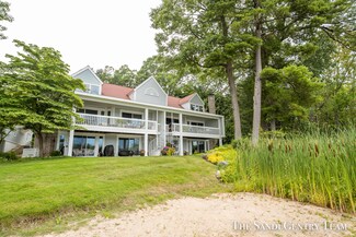 16998 Landing Dr, Spring Lake, MI 49456