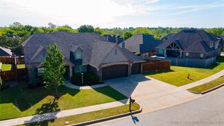 10805 S Sycamore St, Jenks, OK 74037
