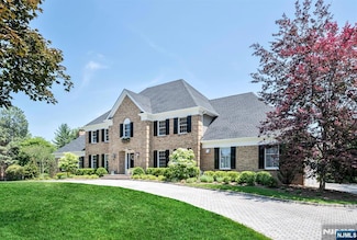 813 Sussex Rd, Franklin Lakes, NJ 07417