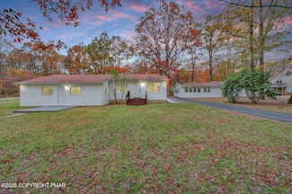 752 Toll Rd, Effort, PA 18330