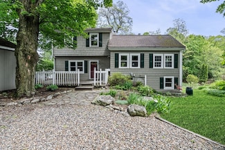 5 Emery Ct, Stoneham, MA 02180