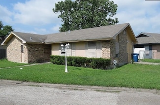 121 Green Trail Dr, Corpus Christi, TX 78405