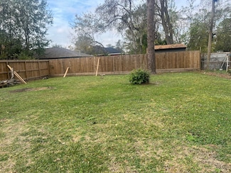 2814 Garapan St, Houston, TX 77091