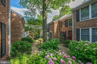 2518 S Walter Reed Dr Unit B, Arlington, VA 22206
