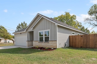 1522 Harris St, Gainesville, TX 76240