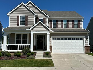 2966 Monument Ln, Wixom, MI 48393
