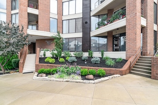 100 Riverside Place Unit 703, Covington, KY 41011