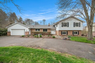 717 Collindale Ave NW, Grand Rapids, MI 49504