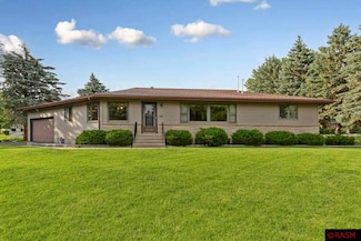 486 486 Forest Ln, North Mankato, MN 56003