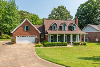 4012 Crystal Ct, Nesbit, MS 38651