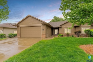 5616 S Shadow Wood Place, Sioux Falls, SD 57108