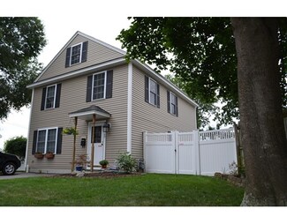 89 Seneca St, Lowell, MA 01852