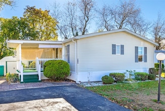 307 Holiday Ct, Mount Pleasant, PA 15666