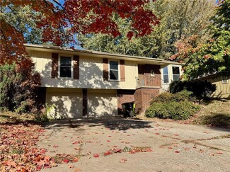 8204 E 166th St, Belton, MO 64012