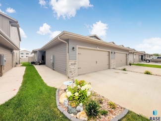 9543 W Dolores Dr, Sioux Falls, SD 57106