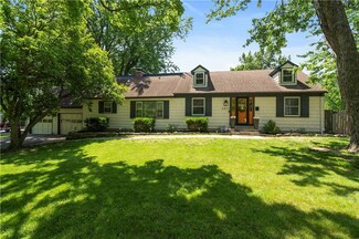6815 W 71st St, Overland Park, KS 66204
