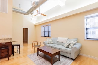 212 N Center St Unit 104, Bloomington, IL 61701