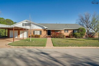 511 E China St, Holliday, TX 76366