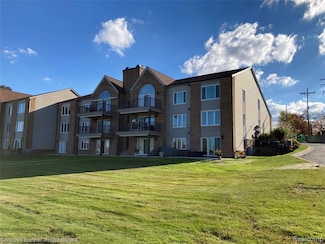 3436 Adams Shore Dr, Waterford, MI 48329