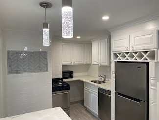 210 Hillside Ave Unit 37, Needham Heights, MA 02494