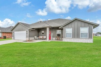 1013 Village Dr, Altus, OK 73521