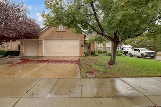 921 Golden Oak Dr, Lodi, CA 95242