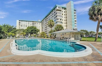 4330 Hillcrest Dr Unit 705, Hollywood, FL 33021