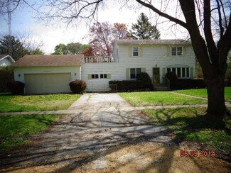 322 S Emmett St, Genoa, IL 60135