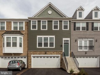 8949 Englewood Farms Dr, Manassas, VA 20112