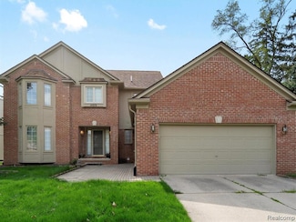 4979 Somerton Dr, Troy, MI 48085