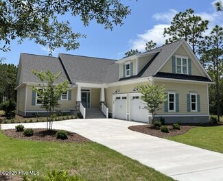 2742 Oak Forest Dr, Saint James, NC 28461