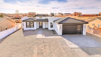 821 9th St NE, Rio Rancho, NM 87124