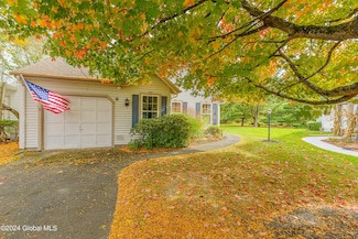 8 Woods Path, Troy, NY 12182