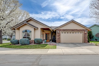 1938 NW 18th St, Redmond, OR 97756
