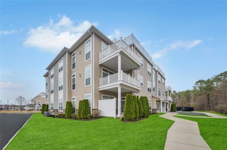 125 Halley Dr, Patchogue, NY 11772