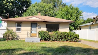 53 Maplelawn St SW, Grand Rapids, MI 49548