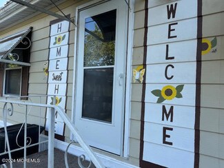 10 Arbor St, Whiting, NJ 08759