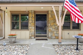 18867 Sunrise Dr, Belton, MO 64012