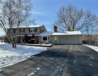 7578 Cavalry Cir, Manlius, NY 13104