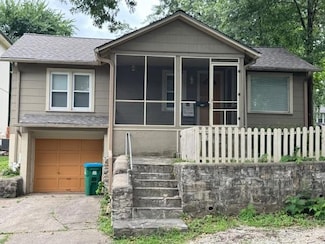 1917 W 48th St, Westwood, KS 66205