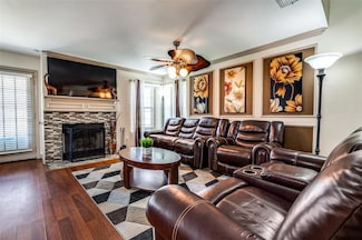 3913 Oceanside Dr, Euless, TX 76040