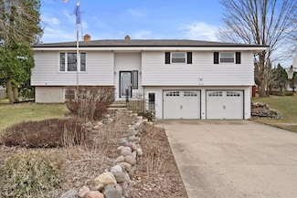 1618 Terry Dale Dr, West Bend, WI 53090