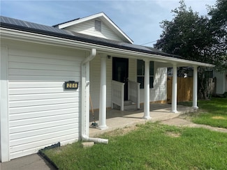 204 N Metz St, Orange Grove, TX 78372