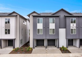15613 Admiralty Way Unit B1, Lynnwood, WA 98087