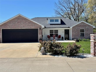 11 Paradise St, Benton, MO 63736