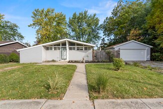402 W Cox Dr, Fort Wayne, IN 46807