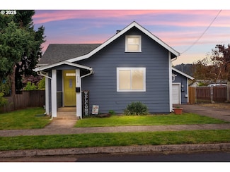 756 S 7th St, Cottage Grove, OR 97424